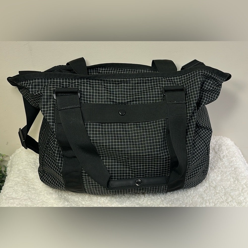 Reebok Black Grid Pattern Gym Duffel Bag Yoga Travel Tote 16x12‎